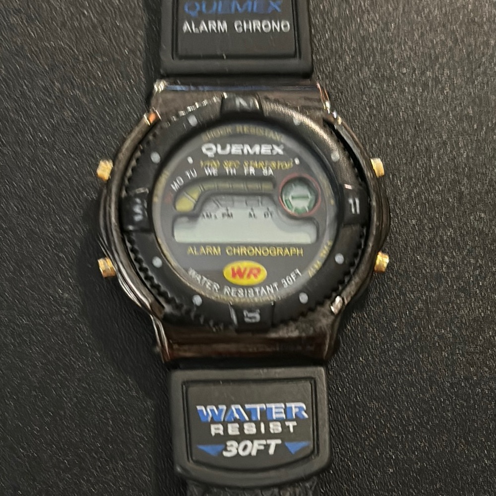 Y2K Quemex alarm Chrono water resistant 30ft watch